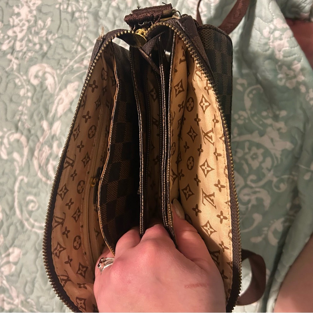 Louis Vuitton Brown Damier Ebene Crossbody with Gold Plate - Picture 4 of 5